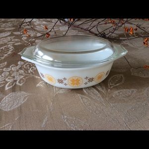Vintage Pyrex Casserole Dish With Lid